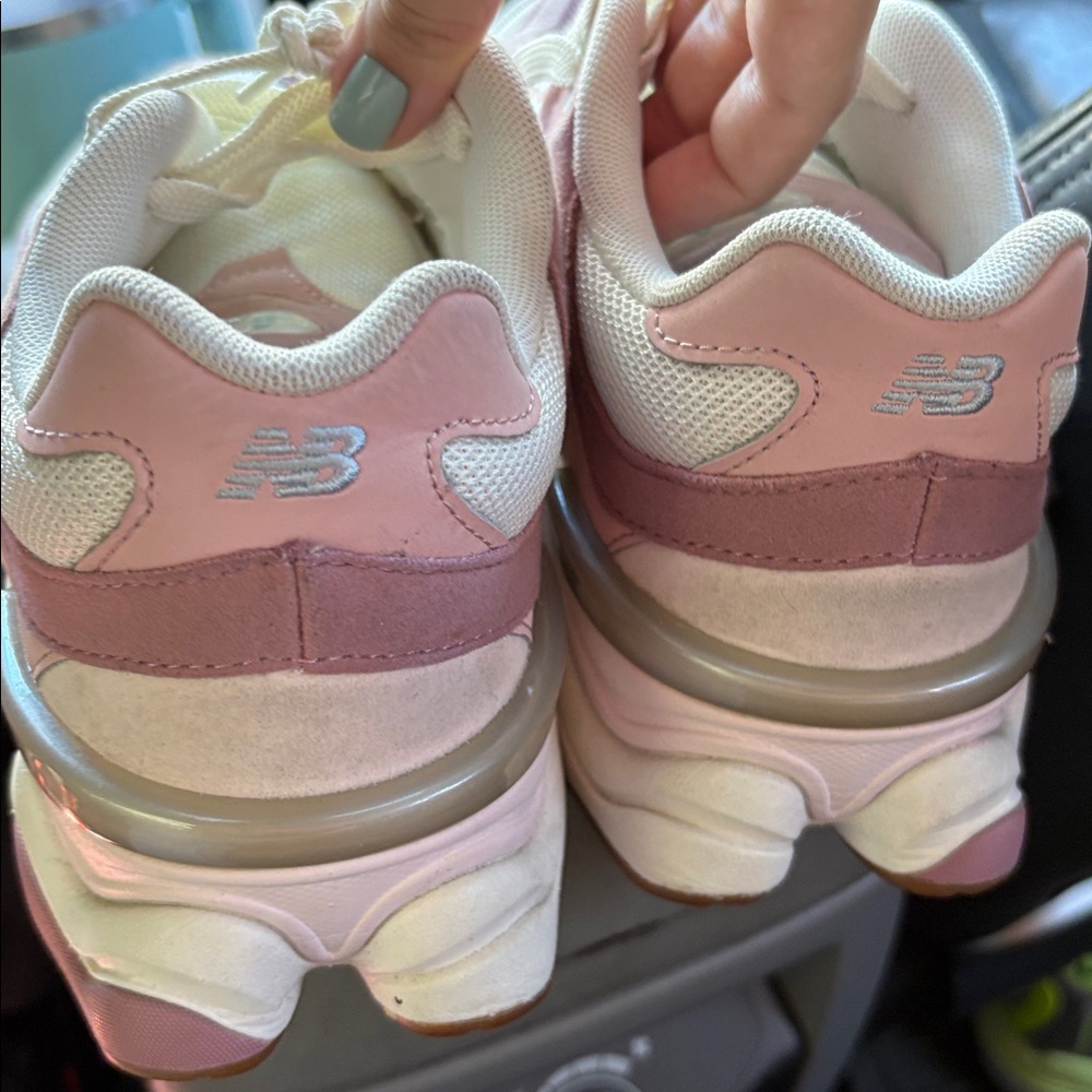 New Balance 9060 - Picture 3 of 4